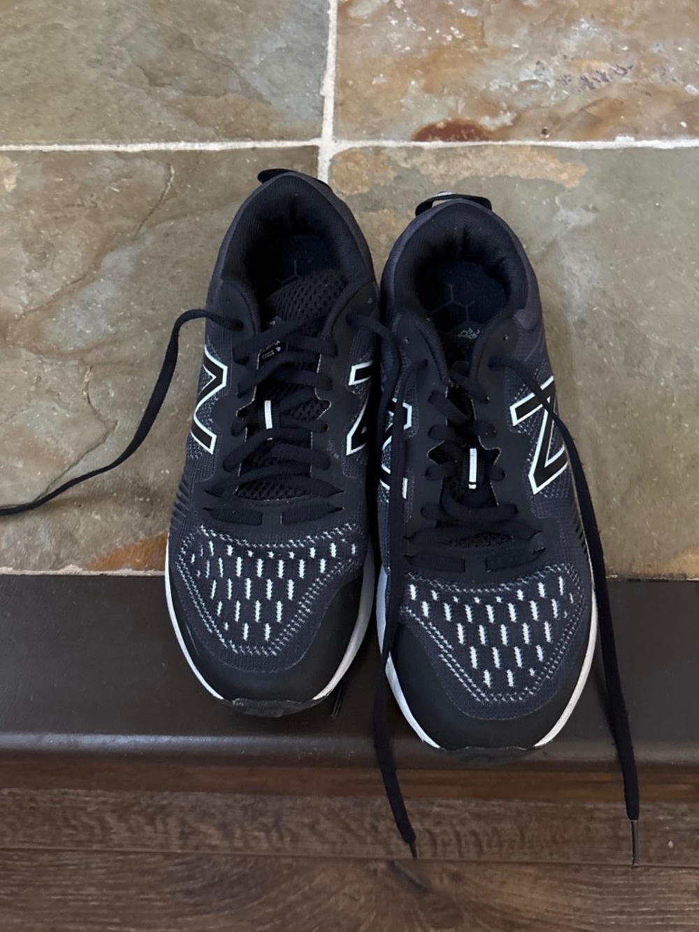 New Balance Black and White Sneakers worn 3-4 times size 9